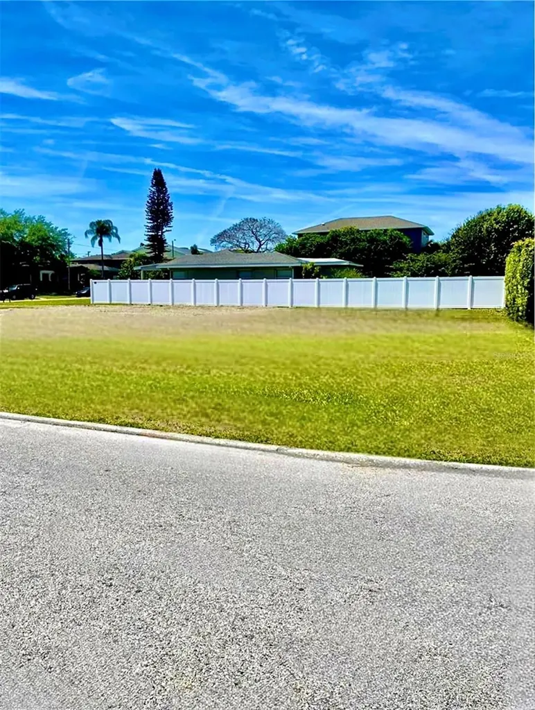 301 30th Avenue N St Petersburg FL 33704