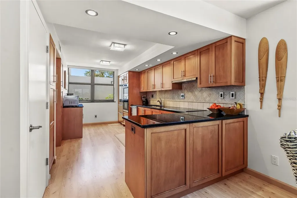 817 Bayport Way Longboat Key FL 34228