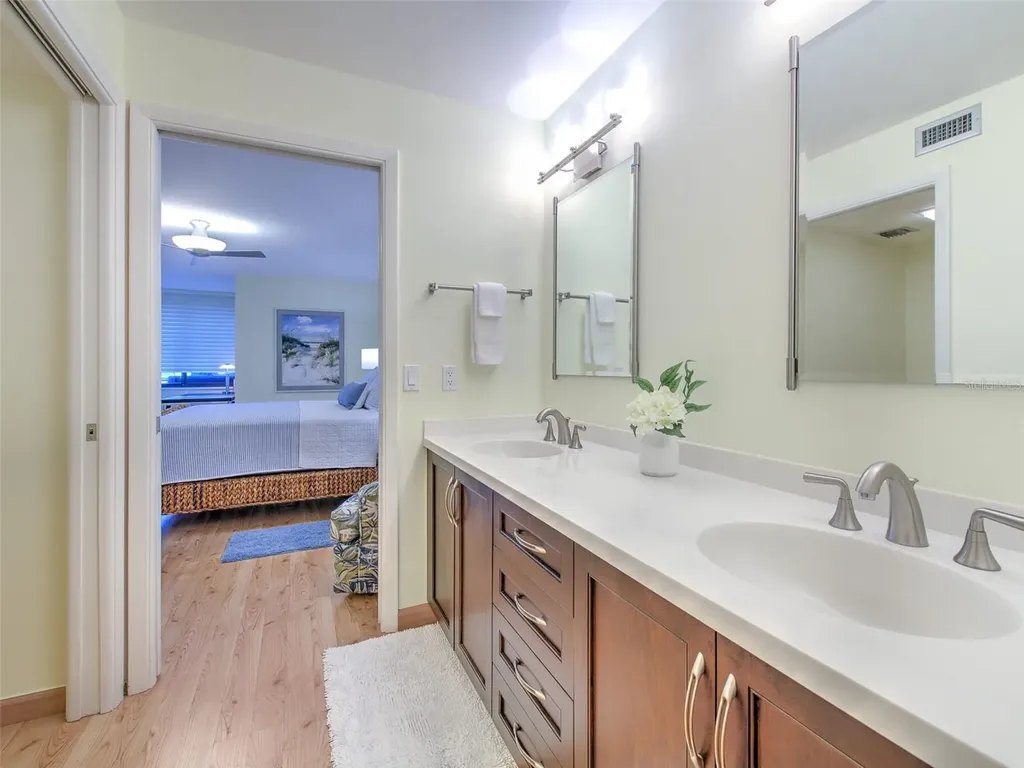 817 Bayport Way Longboat Key FL 34228