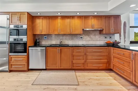 817 Bayport Way Longboat Key FL 34228