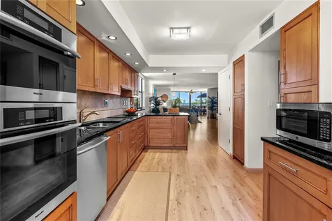 817 Bayport Way Longboat Key FL 34228