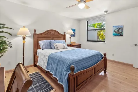 817 Bayport Way Longboat Key FL 34228