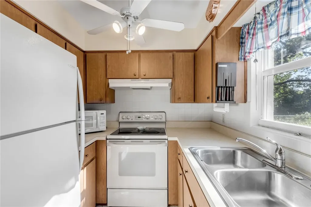 535 S Peninsula Avenue New Smyrna Beach FL 32169
