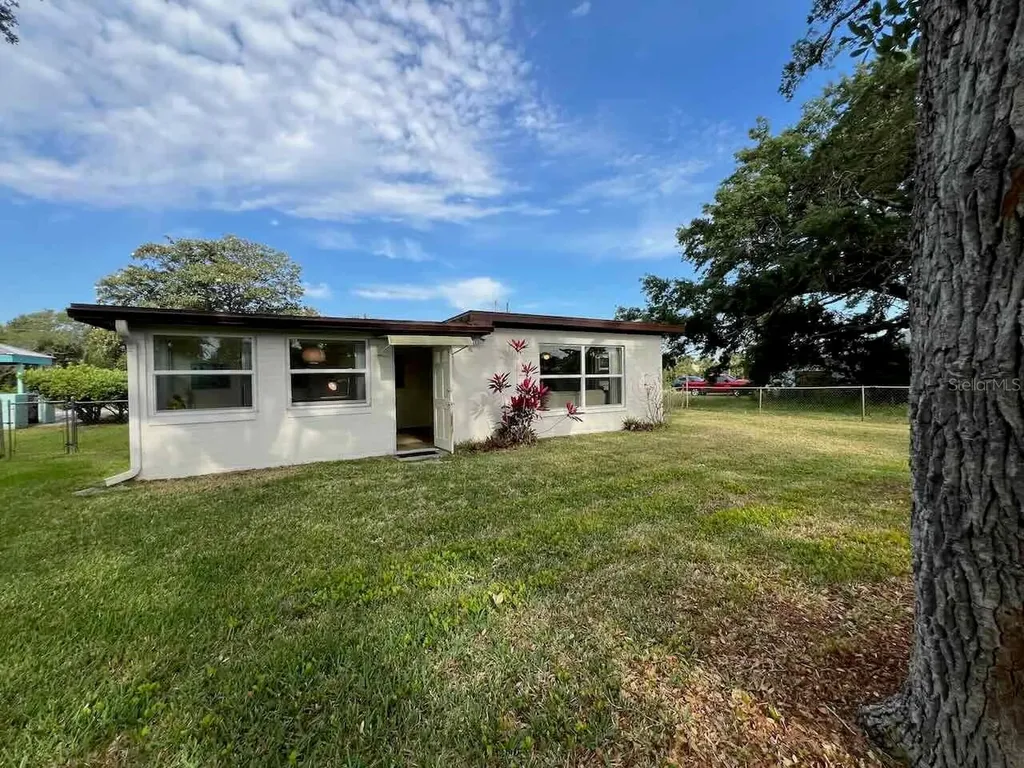 535 S Peninsula Avenue New Smyrna Beach FL 32169