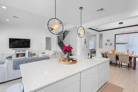 221 Hillcrest Drive Oviedo FL 32765