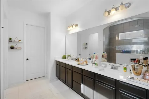 221 Hillcrest Drive Oviedo FL 32765