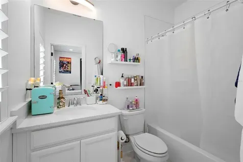 221 Hillcrest Drive Oviedo FL 32765