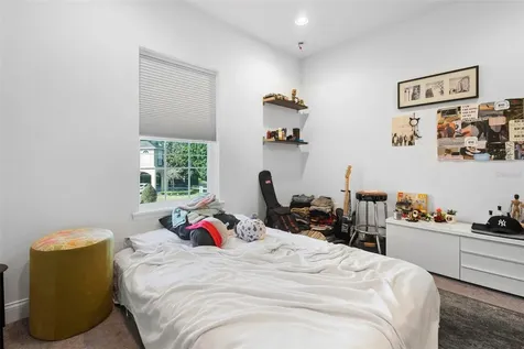 221 Hillcrest Drive Oviedo FL 32765