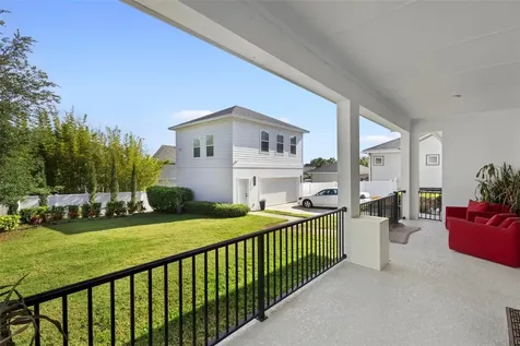 221 Hillcrest Drive Oviedo FL 32765