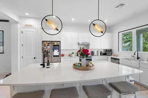 221 Hillcrest Drive Oviedo FL 32765