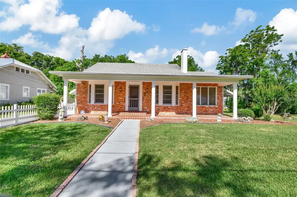 130 N Garfield Avenue Deland FL 32724