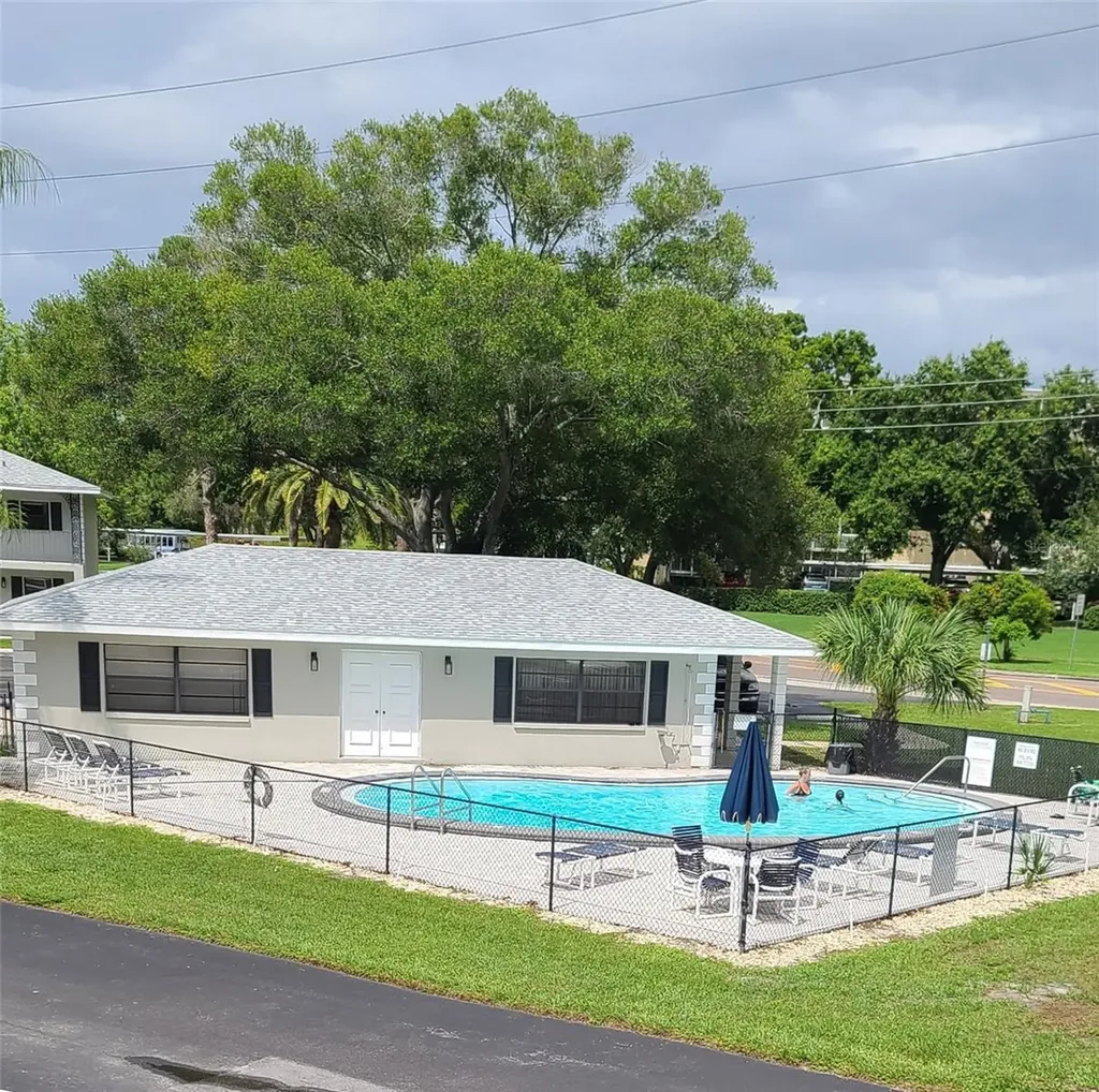 101 Lake Avenue NE Largo FL 33771