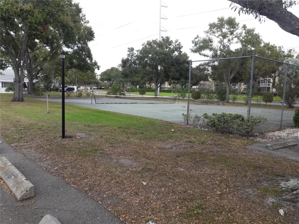 101 Lake Avenue NE Largo FL 33771