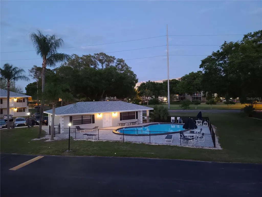 101 Lake Avenue NE Largo FL 33771