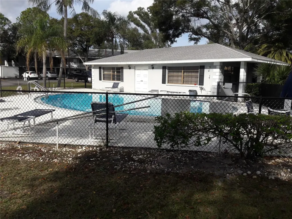 101 Lake Avenue NE Largo FL 33771