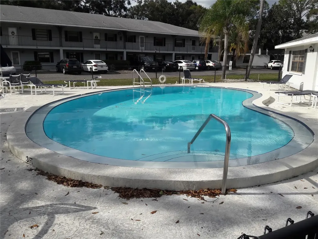 101 Lake Avenue NE Largo FL 33771