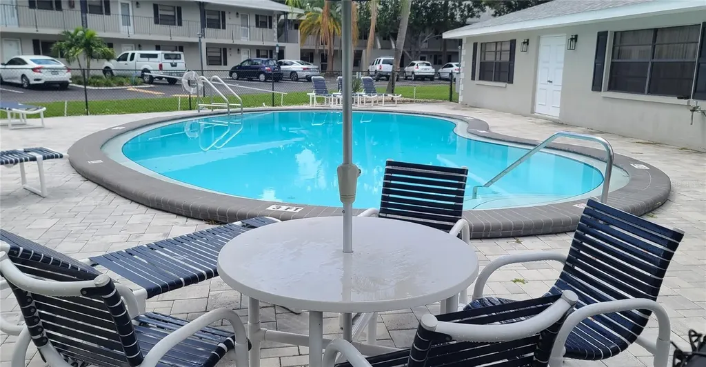 101 Lake Avenue NE Largo FL 33771