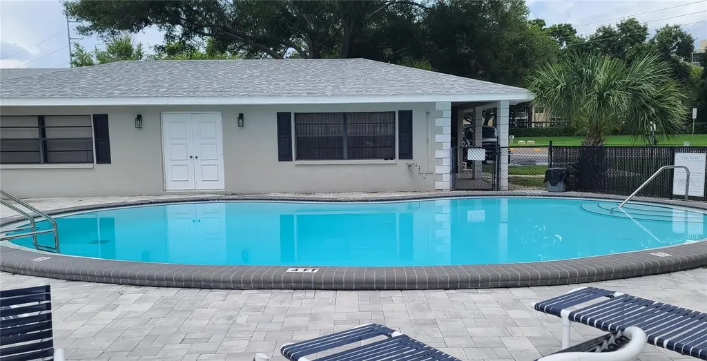 101 Lake Avenue NE Largo FL 33771