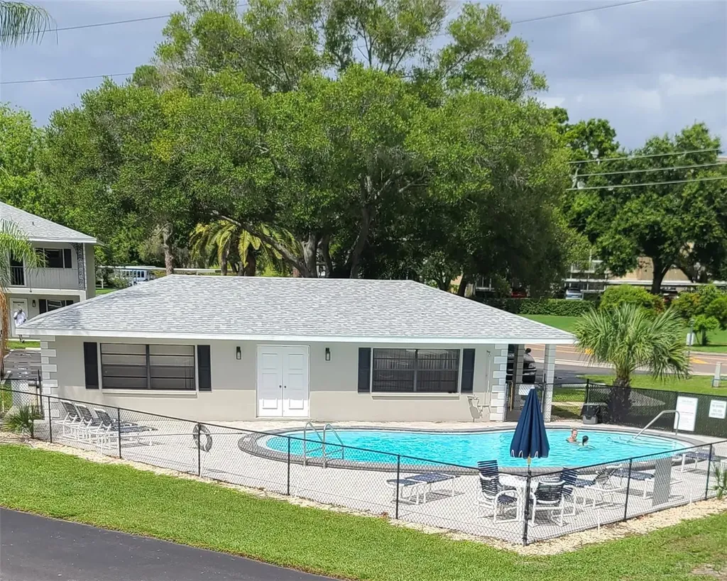 101 Lake Avenue NE Largo FL 33771