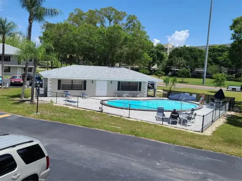 101 Lake Avenue NE Largo FL 33771