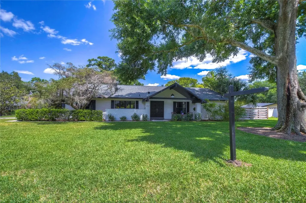 2212 Greenhills Drive Valrico FL 33596