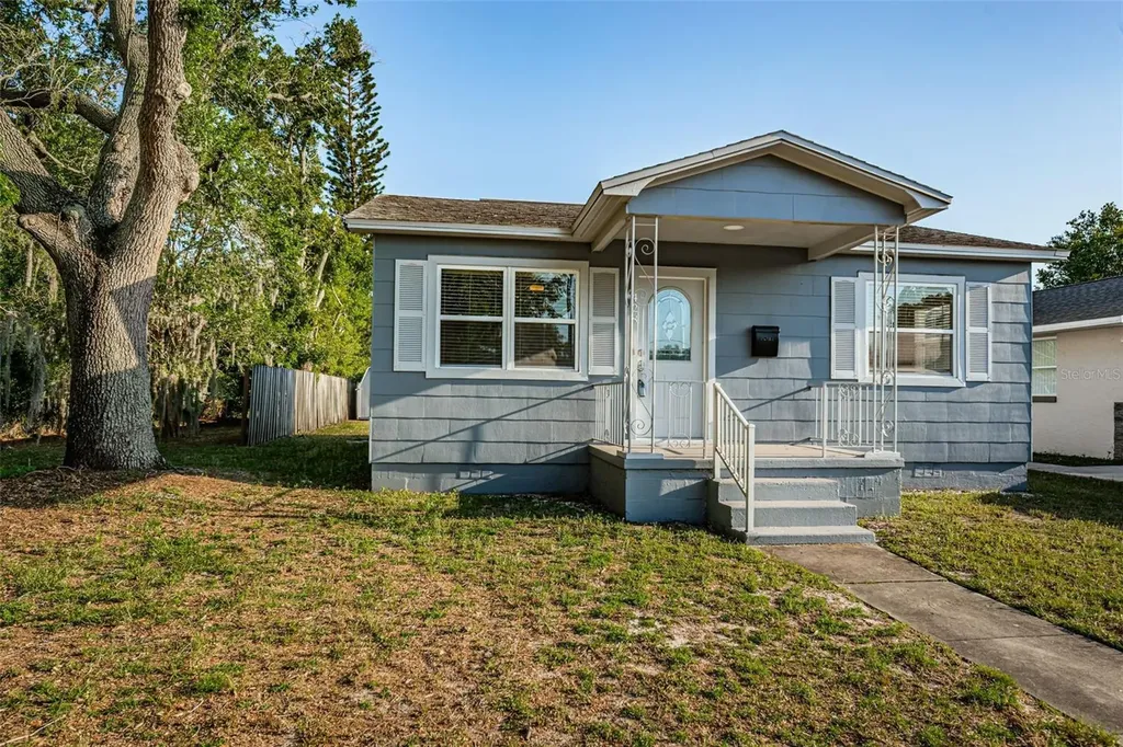 428 44th Avenue N St Petersburg FL 33703