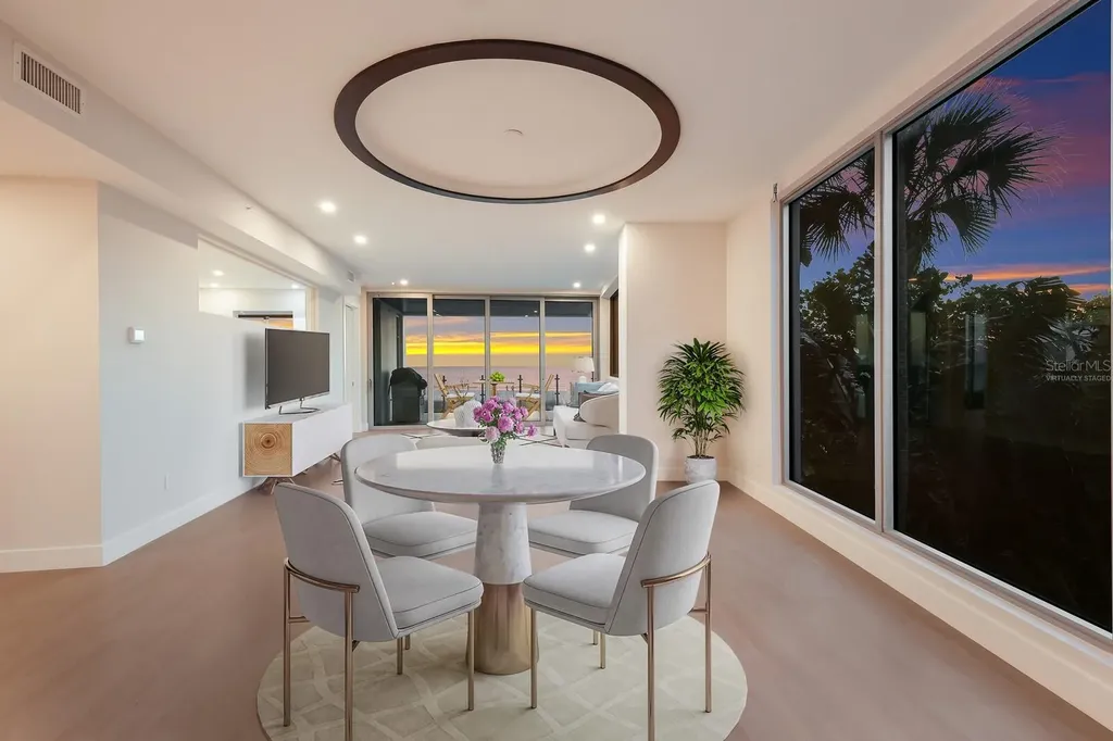 84 Avenida Veneccia Sarasota FL 34242