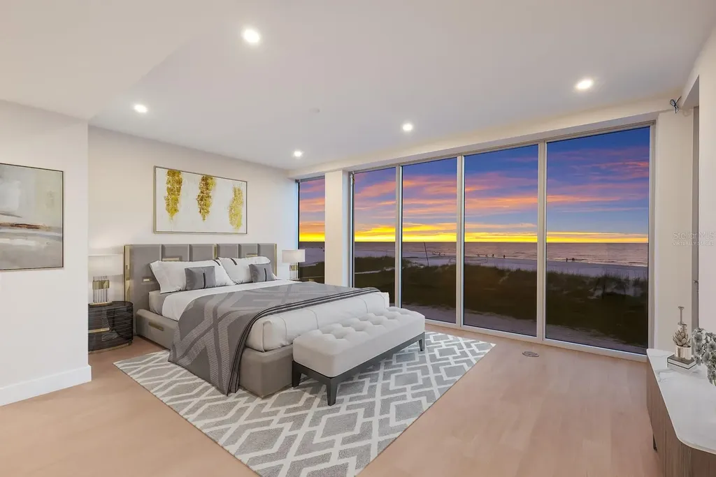 84 Avenida Veneccia Sarasota FL 34242