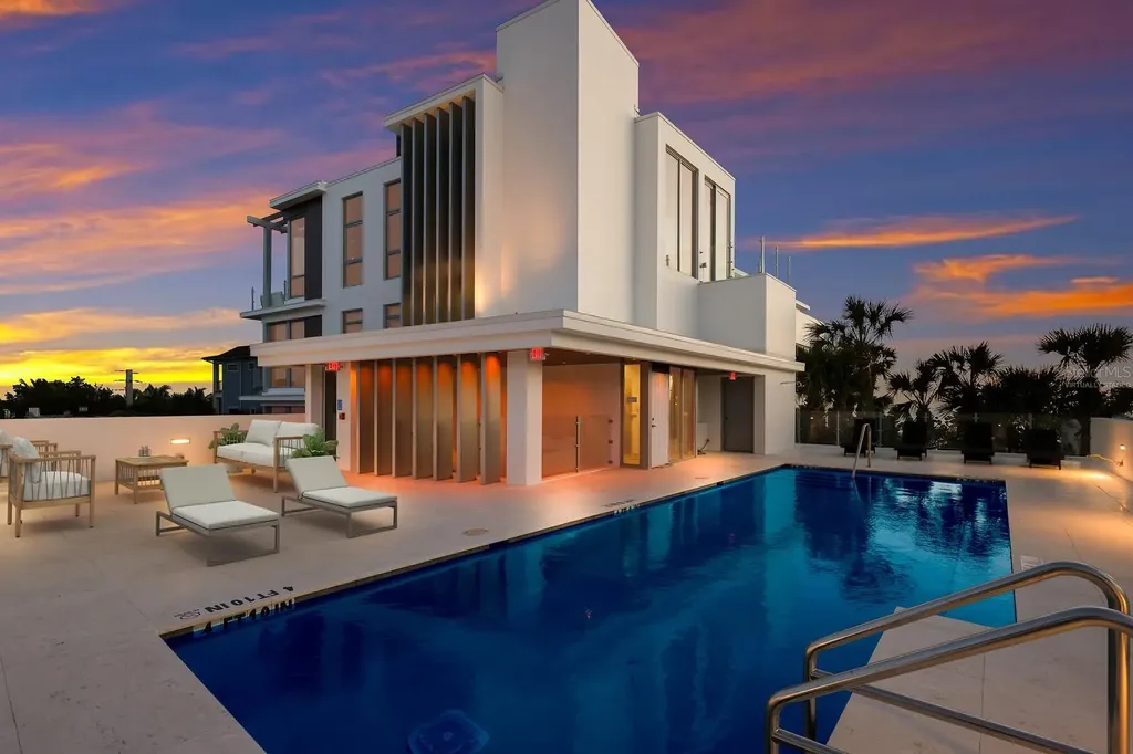 84 Avenida Veneccia Sarasota FL 34242