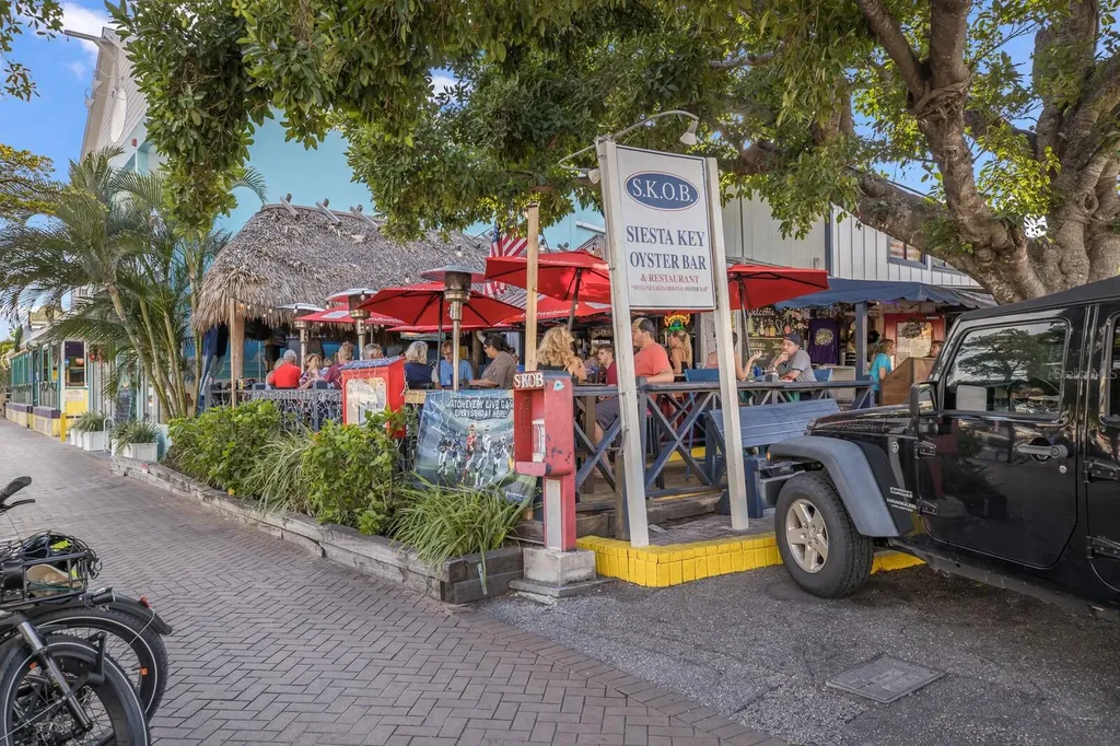 84 Avenida Veneccia Sarasota FL 34242