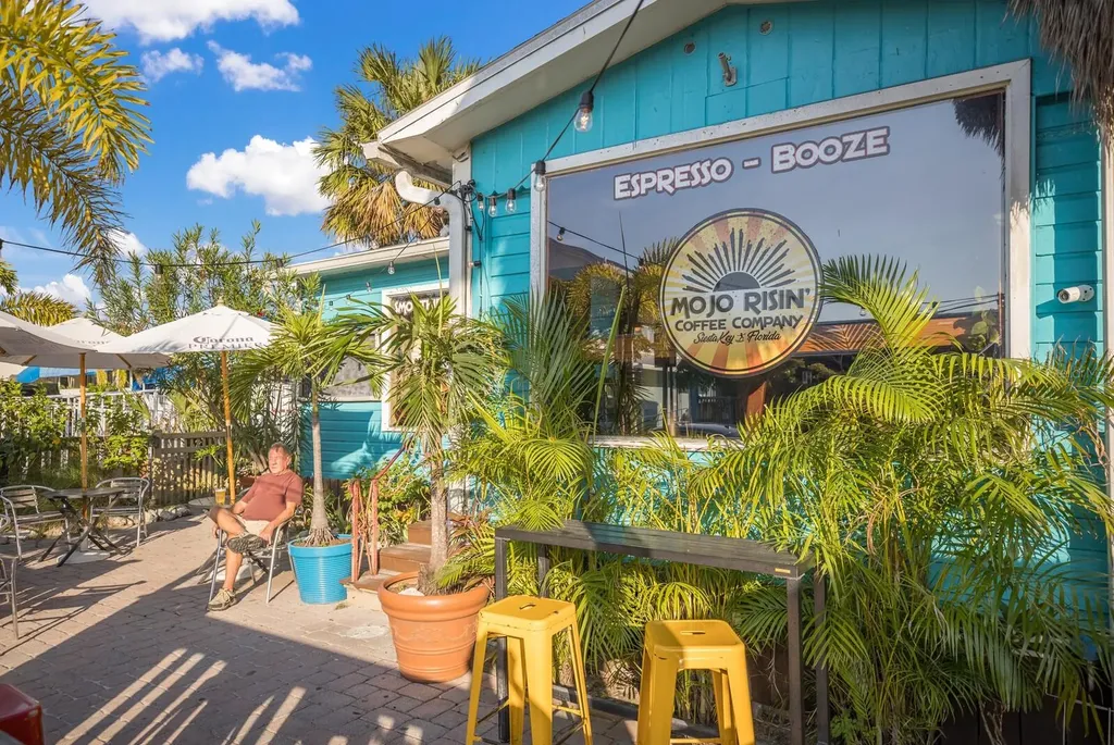 84 Avenida Veneccia Sarasota FL 34242