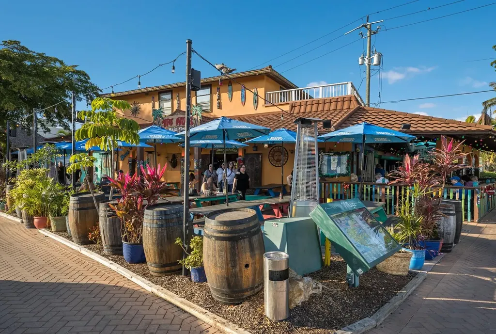 84 Avenida Veneccia Sarasota FL 34242