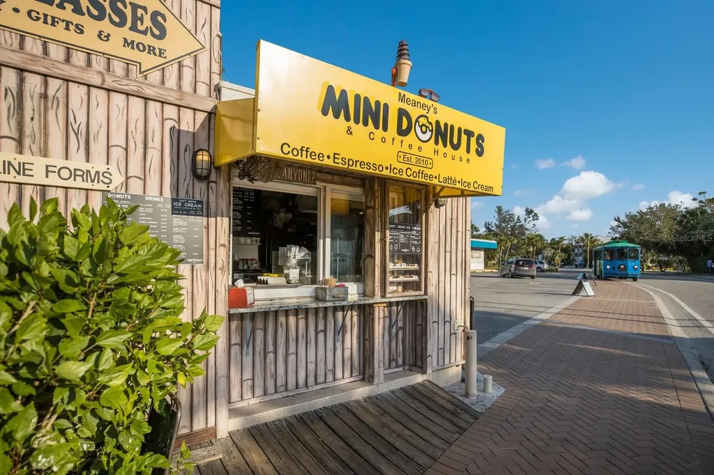 84 Avenida Veneccia Sarasota FL 34242