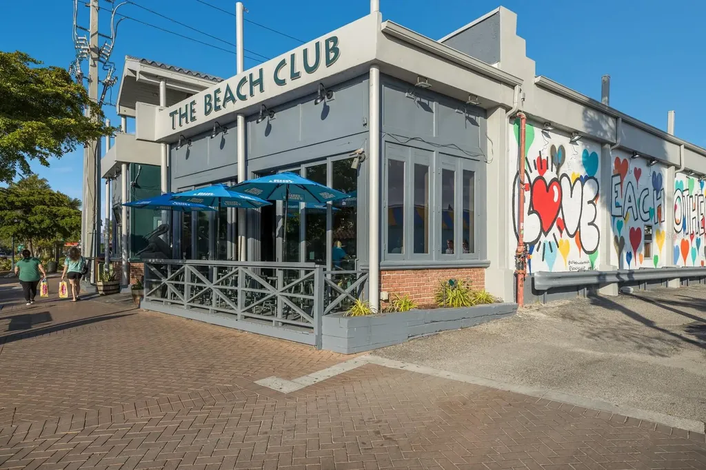 84 Avenida Veneccia Sarasota FL 34242