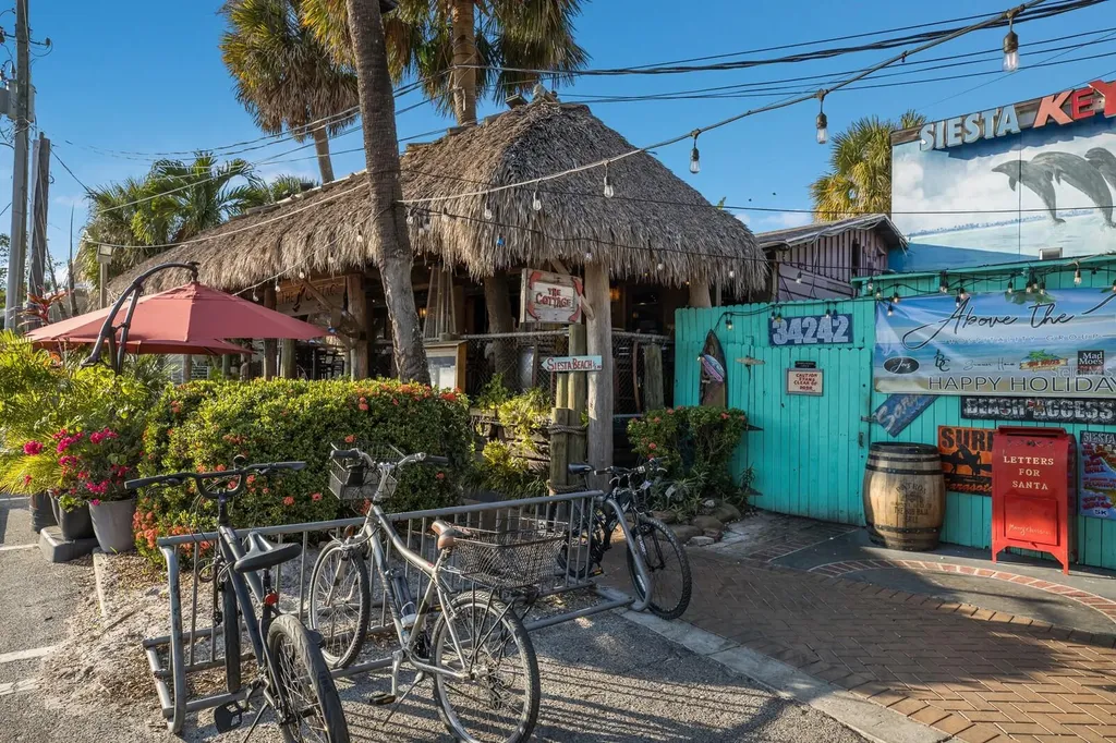 84 Avenida Veneccia Sarasota FL 34242