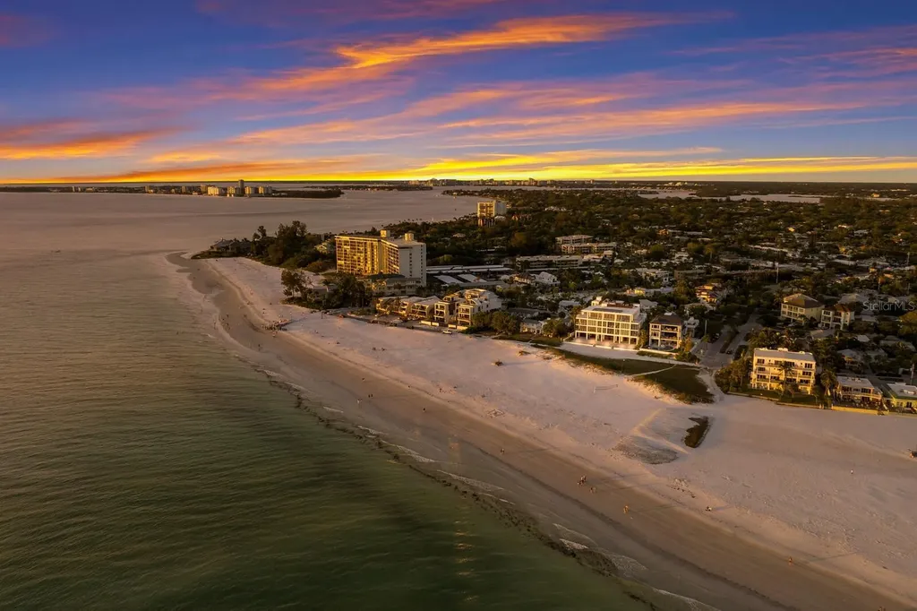 84 Avenida Veneccia Sarasota FL 34242