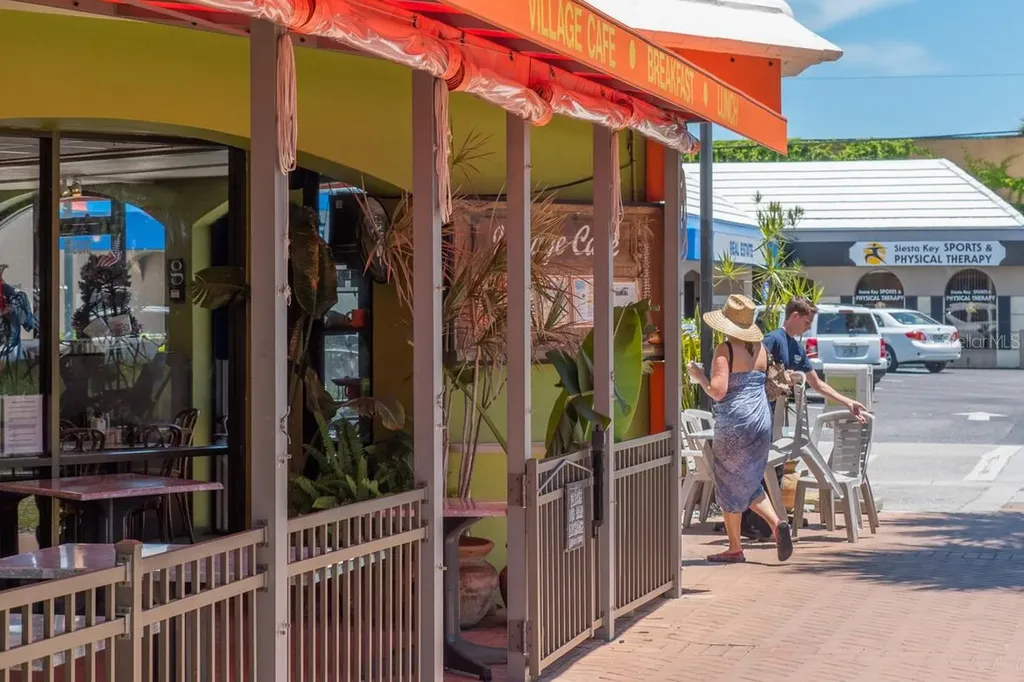 84 Avenida Veneccia Sarasota FL 34242