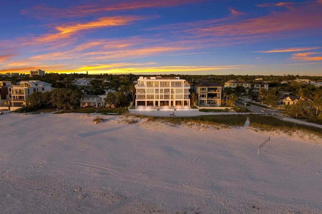 84 Avenida Veneccia Sarasota FL 34242