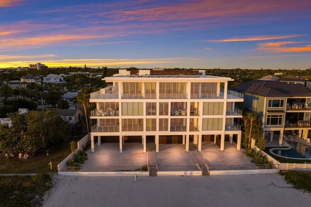 84 Avenida Veneccia Sarasota FL 34242