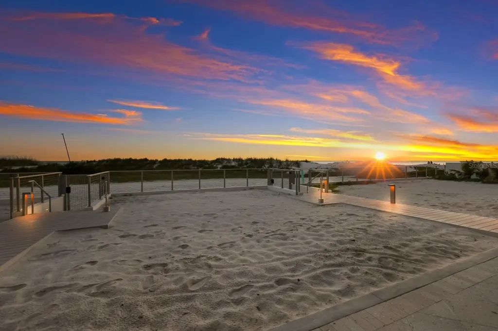 84 Avenida Veneccia Sarasota FL 34242