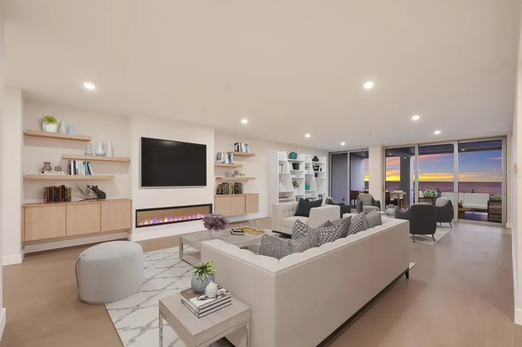 84 Avenida Veneccia Sarasota FL 34242