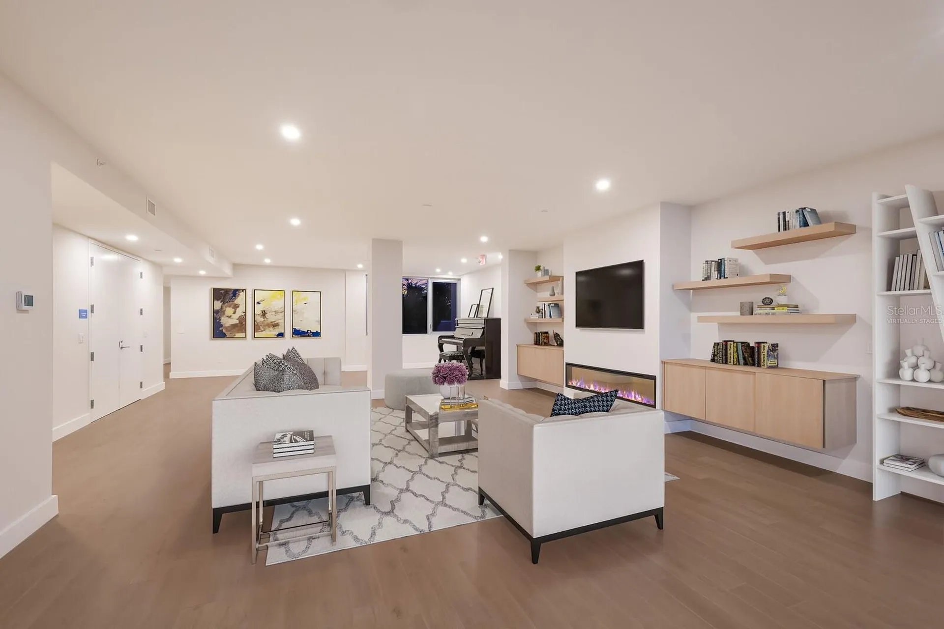 84 Avenida Veneccia Sarasota FL 34242
