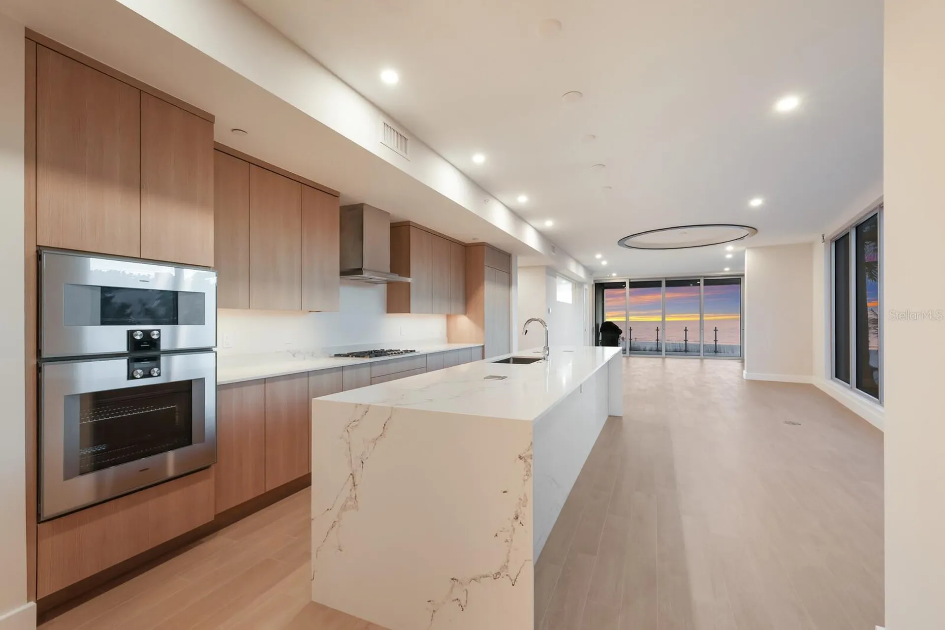 84 Avenida Veneccia Sarasota FL 34242