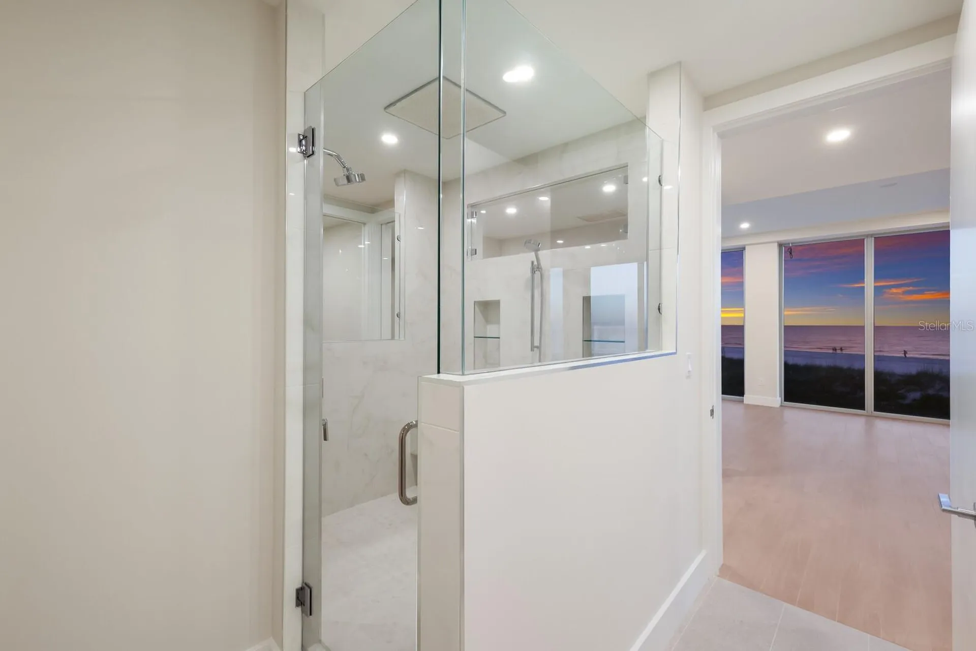 84 Avenida Veneccia Sarasota FL 34242