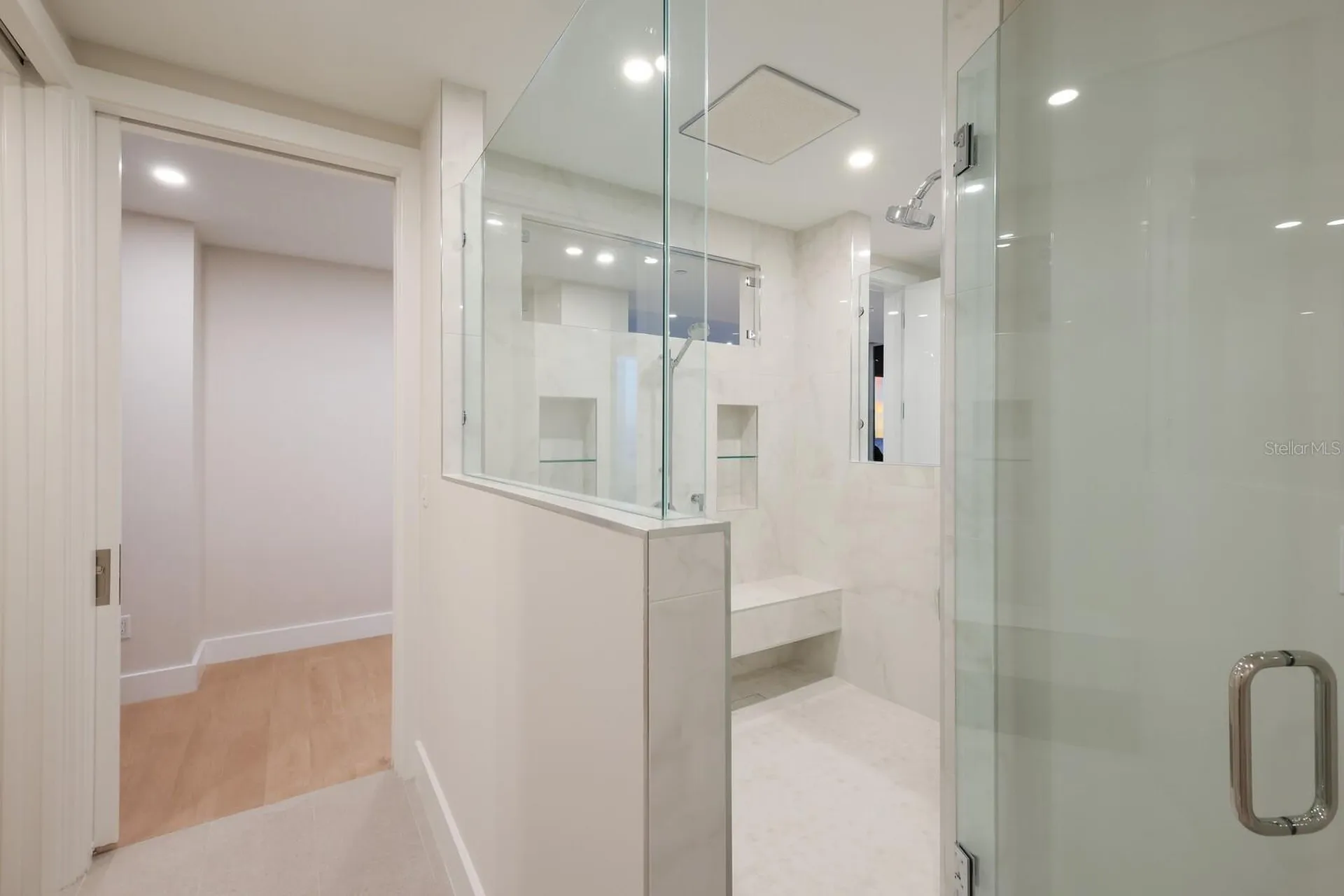 84 Avenida Veneccia Sarasota FL 34242