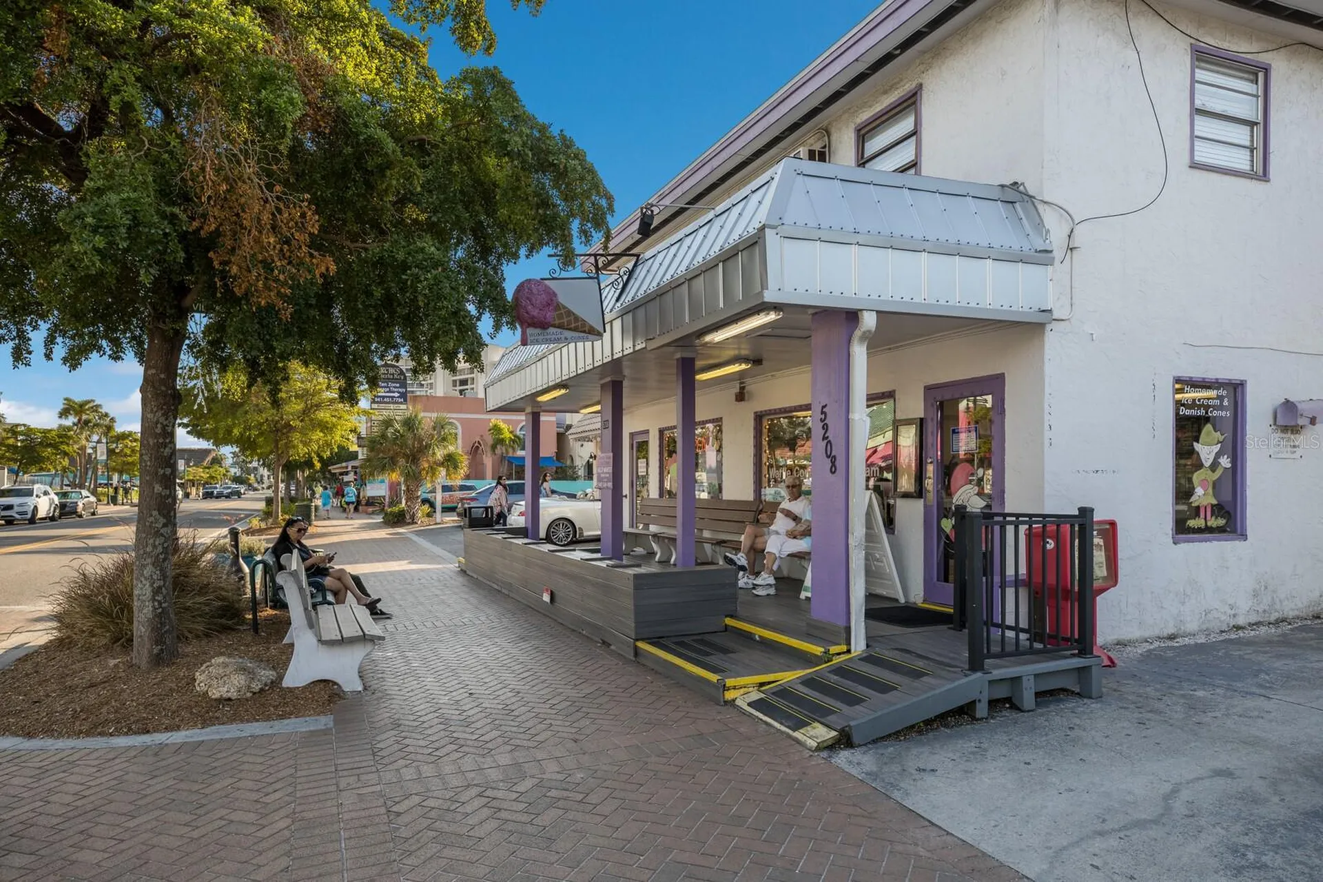 84 Avenida Veneccia Sarasota FL 34242