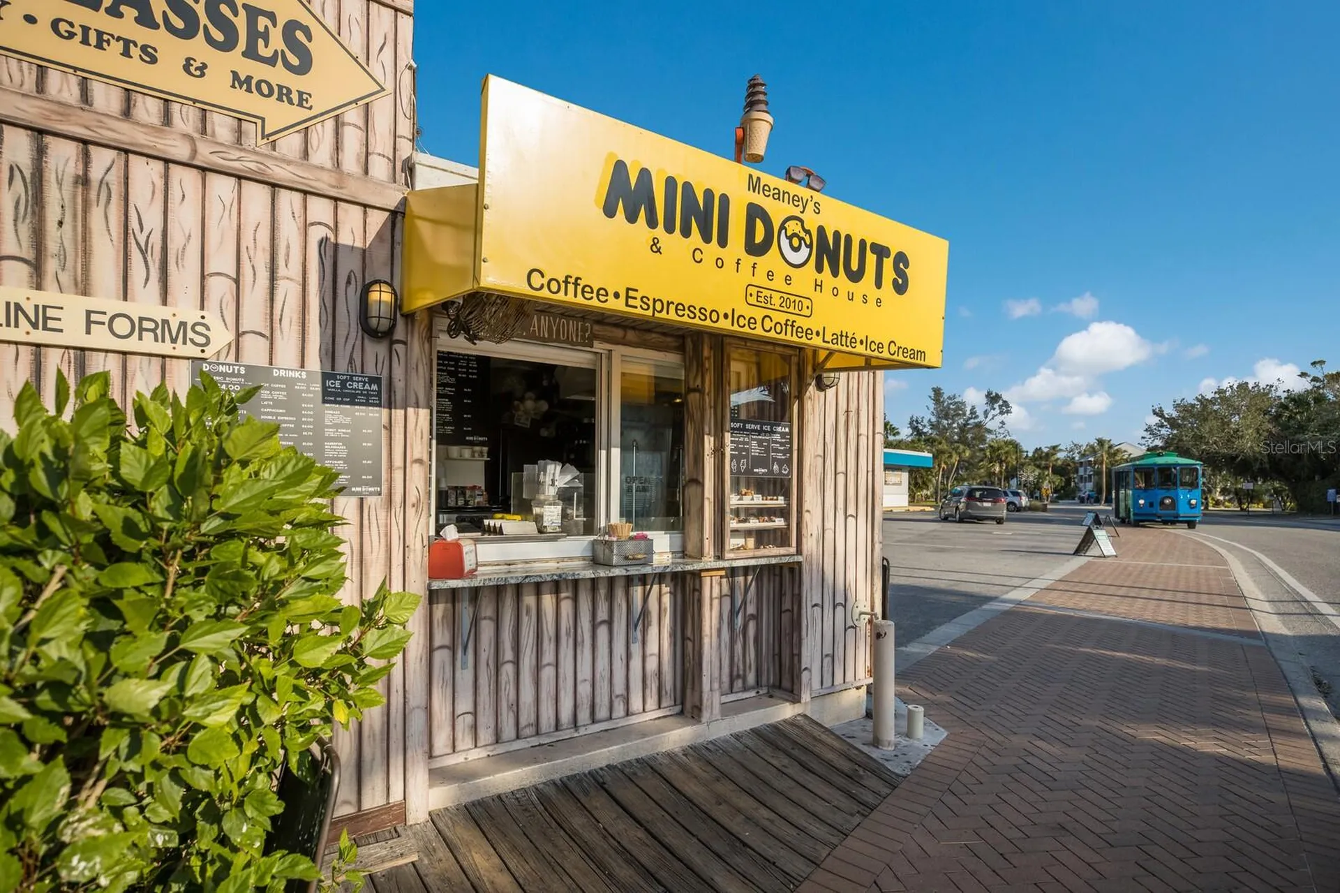 84 Avenida Veneccia Sarasota FL 34242