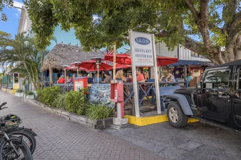 84 Avenida Veneccia Sarasota FL 34242