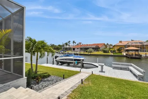 9810 Bay Island Drive Tampa FL 33615