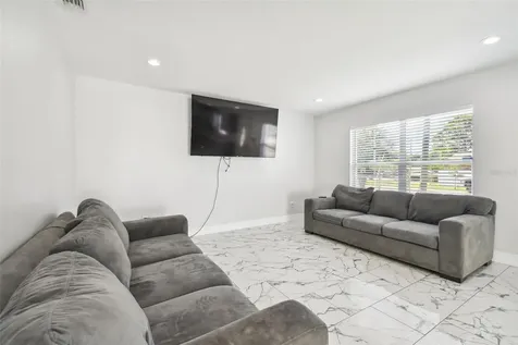 2112 E Navajo Avenue Tampa FL 33612